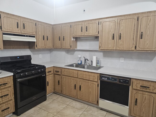 Eat in kitchen - 105 Sadler Rd Apartments Unit Second Floor