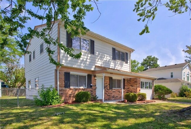 Photo - 3044 Camelot Blvd