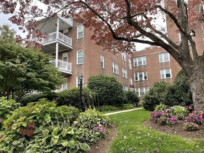 Building Photo - 19 Robin Rd Unit C-3 Rental