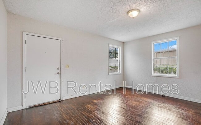 Photo - 330 W 26th St