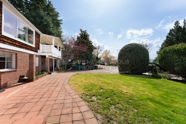 Photo - 3 bedroom in Mercer Island WA 98040