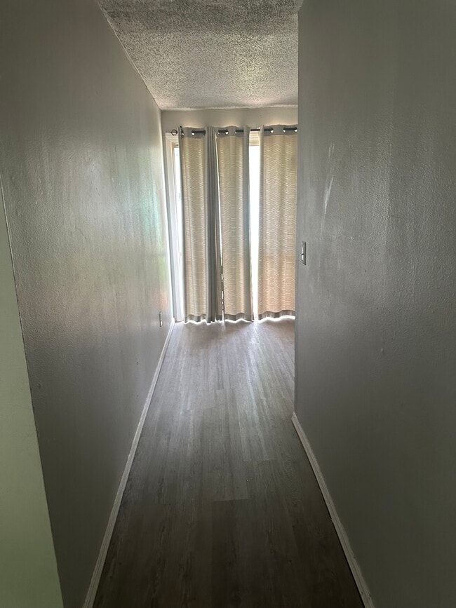Hallway going into the kitchen - 4008 SE 46th St