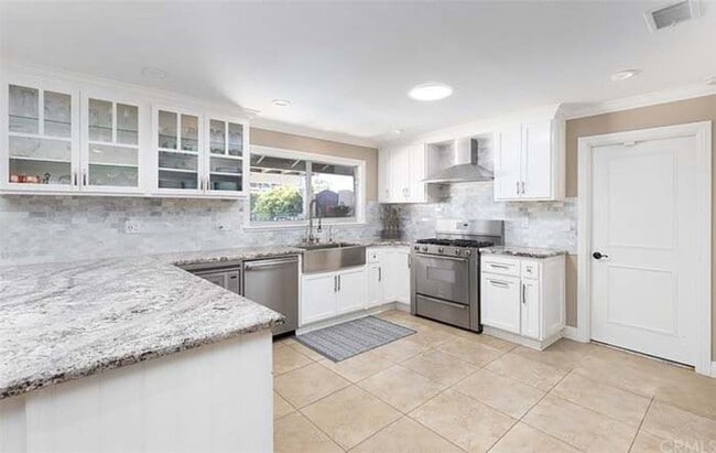 Photo - 18332 Rainier Dr