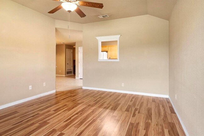 Photo - 1005 Leah Dr