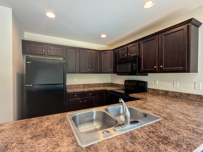 Photo - 141 Cedarwood Dr