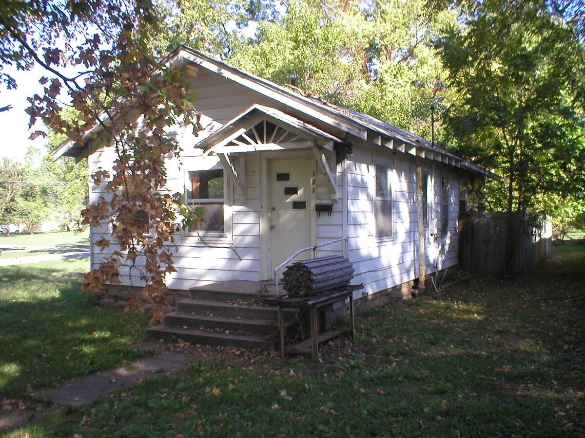 EL DORADO SPRINGS - 2BD with Fireplace- $3... - EL DORADO SPRINGS - 2BD with Fireplace- $3... House