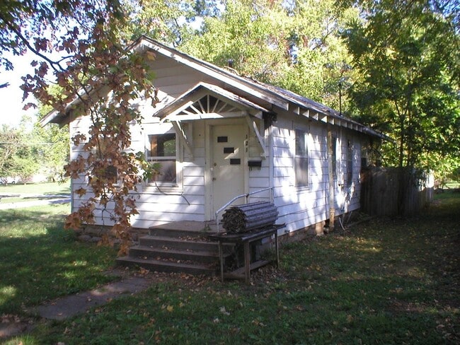 Building Photo - EL DORADO SPRINGS - 2BD with Fireplace- $3... Rental
