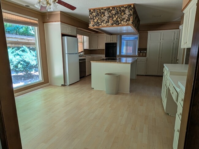 Photo - 1118 Longview Dr