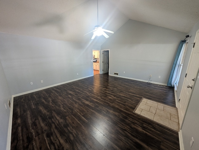 Photo - 140 Ridgeview Dr