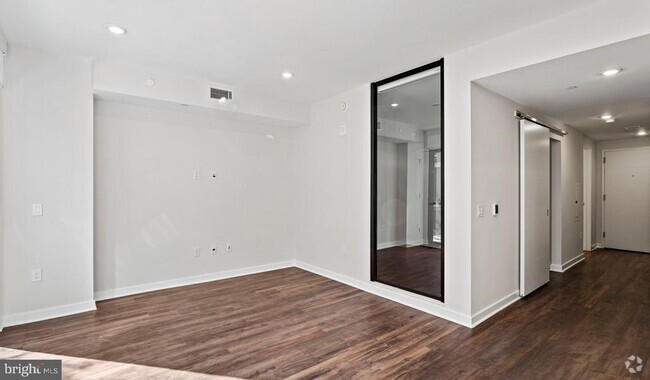 Building Photo - 4000 Wisconsin Ave NW Unit 2B-4K-368 Rental