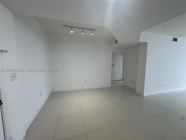 Photo - 18800 NE 29th Ave Unit 1005