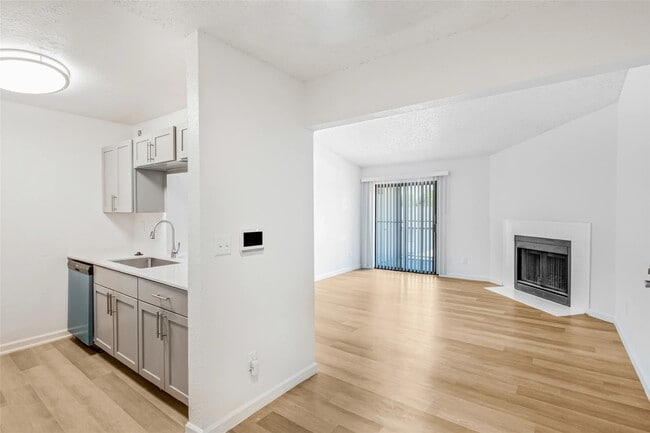 Building Photo - 4600 W Pioneer Dr Unit 216