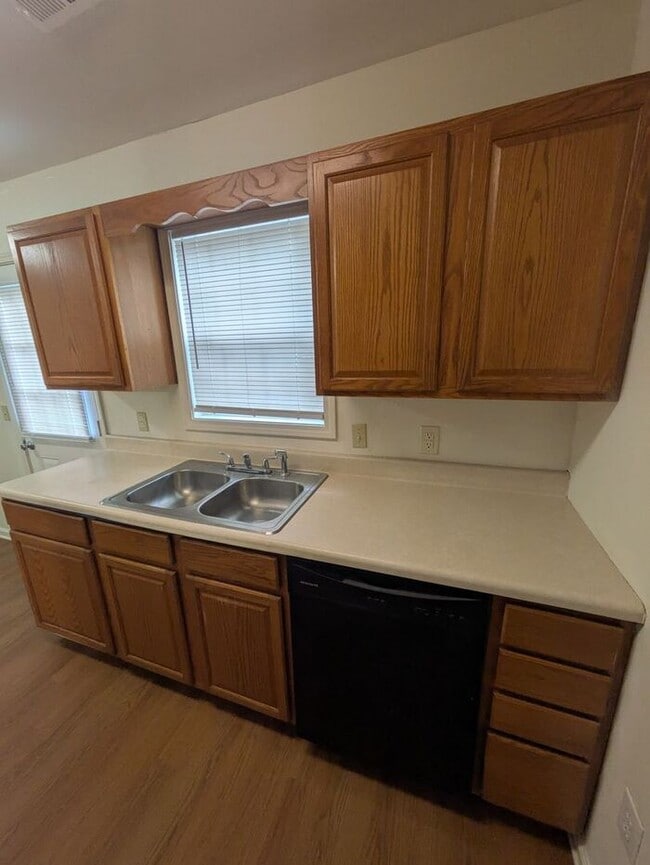 Photo - 2BD/1.5BA Townhome in Strawberry Patch Complex of Hickory