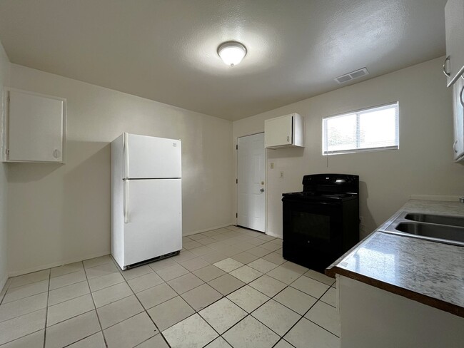 Photo - 429 Tennessee St NE Unit A