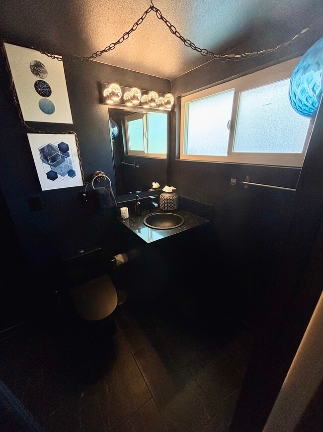 Photo - 1910 N Los Alamos Rd