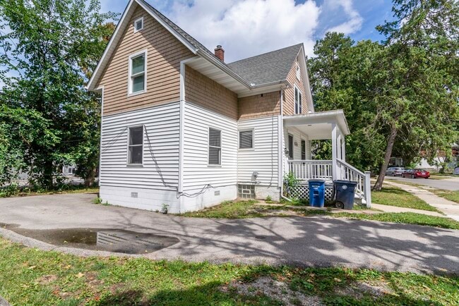 Photo - 831 Brookwood Pl