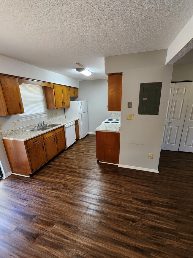 Photo - 3355 Idlewild Dr Unit 3355