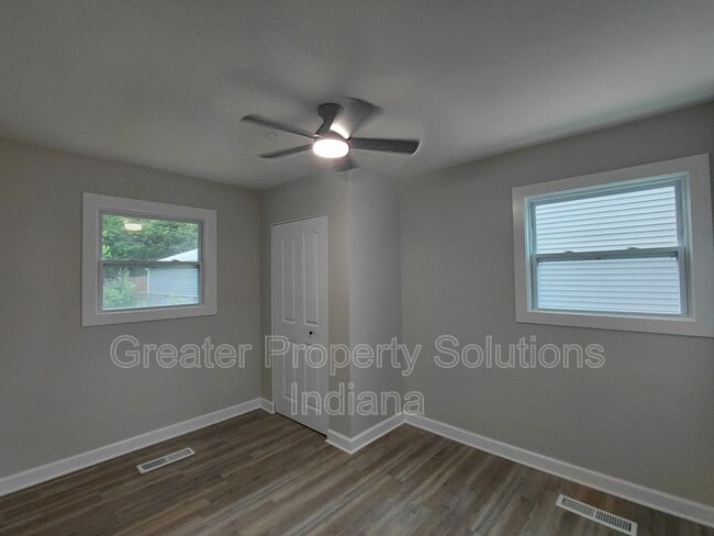 Photo - 8118 Robertson Pl