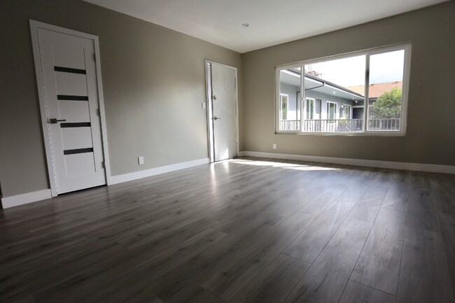 Photo - 5427 Carlton Way