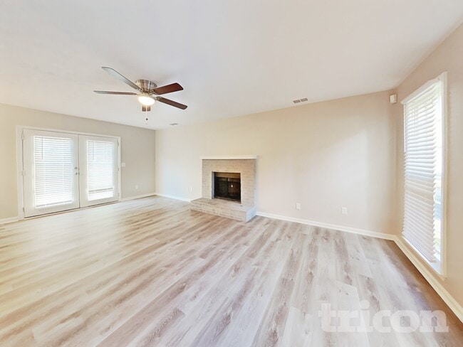 Photo - 1182 Plunkett Way