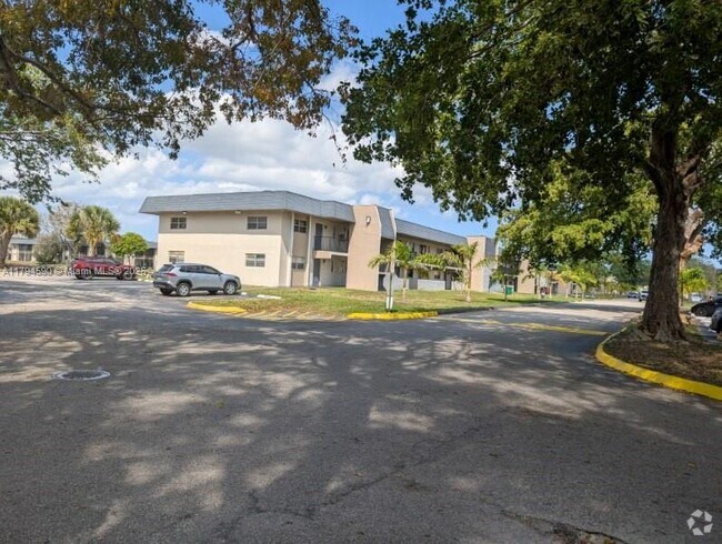 Building Photo - 8020 Fairview Dr Unit 303 Rental