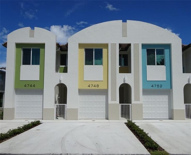 Building Photo - 4748 SW 63rd Terrace Rental