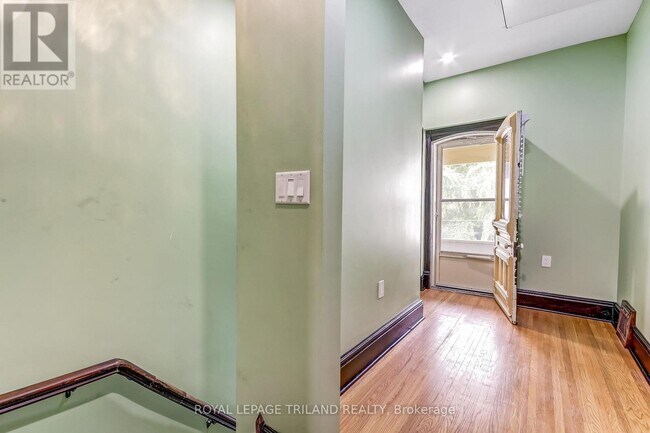 Photo - 33 1/2 - 33 1/2 ST GEORGE STREET