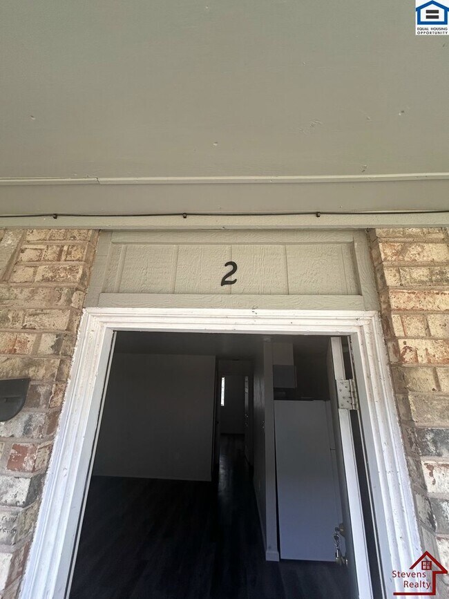 Photo - 1502 NW Kingsbury Ave