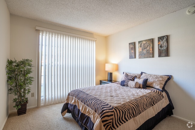 2BR, 1BA - 900 SF Model