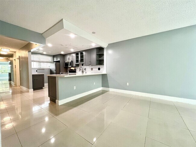 Photo - 7450 NW 17th St Unidad 110