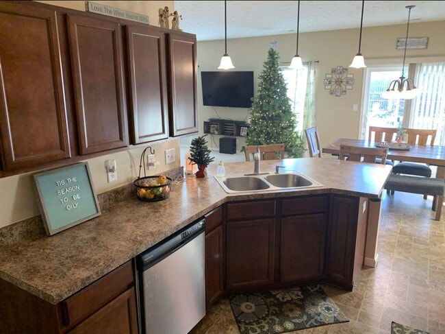 Photo - Hawthorne Lakes...4 Bed 2 Bath