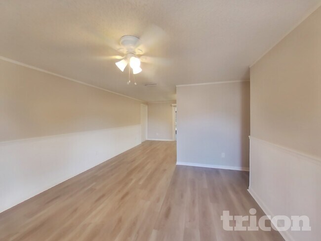 Photo - 907 Briarcliff Dr