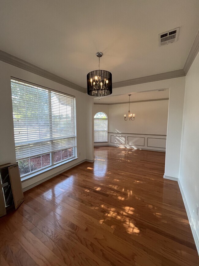 Photo - 1200 Oakley Dr
