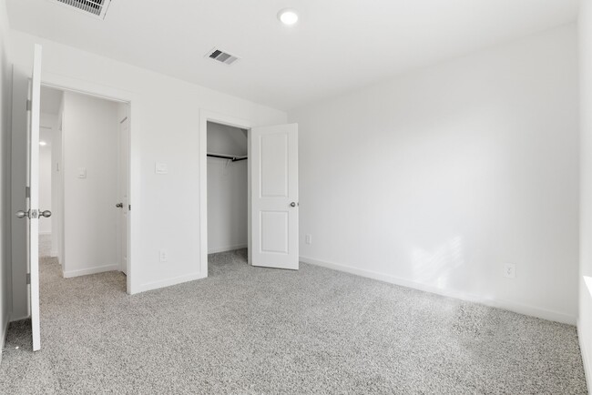 Building Photo - 3534 Blue Mockingbird St