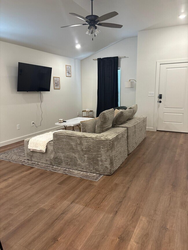 Photo - 2139 Langford Ave