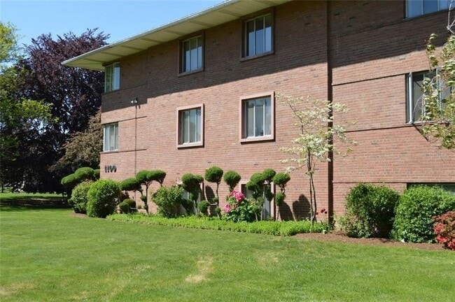 Photo - 1100 East Ave