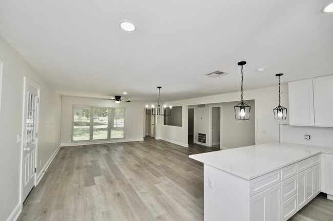 Photo - 7634 Wynlea St