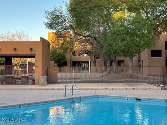 Pool area close to unit - 1810 E Blacklidge Dr Condo Unit 105