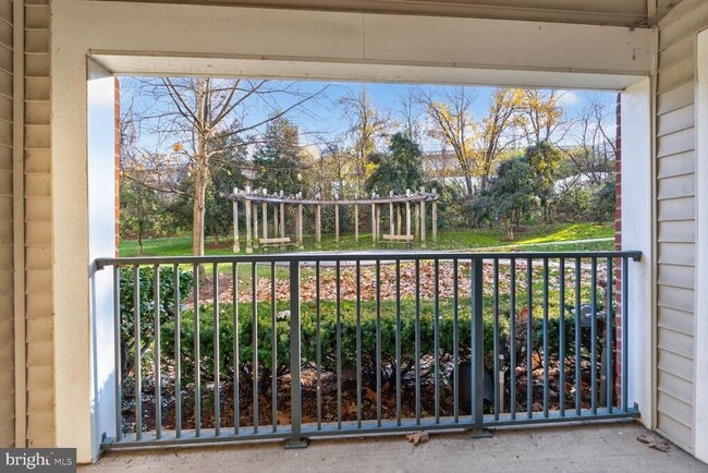 Photo - 4860 Eisenhower Ave Unit 190