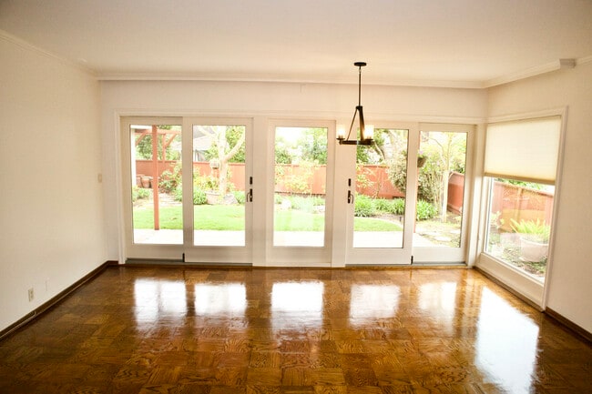 Photo - 6044 Mossbank Dr