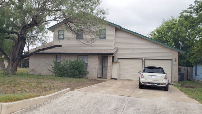 Building Photo - 2422 Ravina St