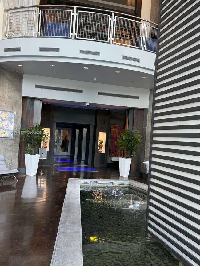 Building Photo - 690 SW 1st Ct Unit 1724