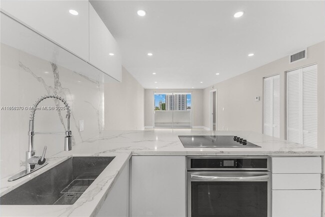 Photo - 1331 Lincoln Rd Unit 1302