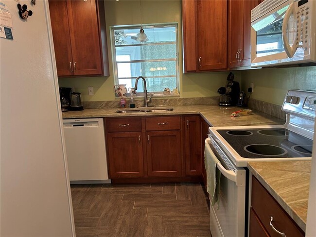 Photo - 1359 Glendale Cir W