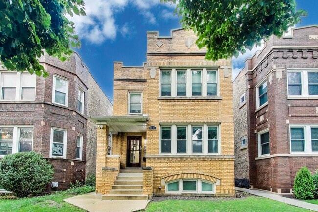 Building Photo - 3837 N Sawyer Ave Unit 1 Rental