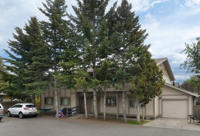 Building Photo - 1720 W Olive St Unit B