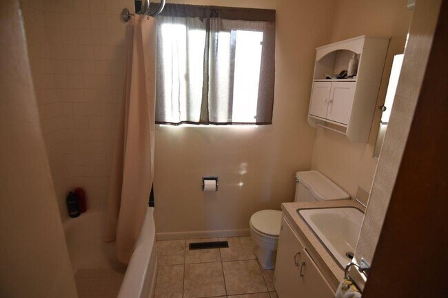 Photo - 1310 Merrett