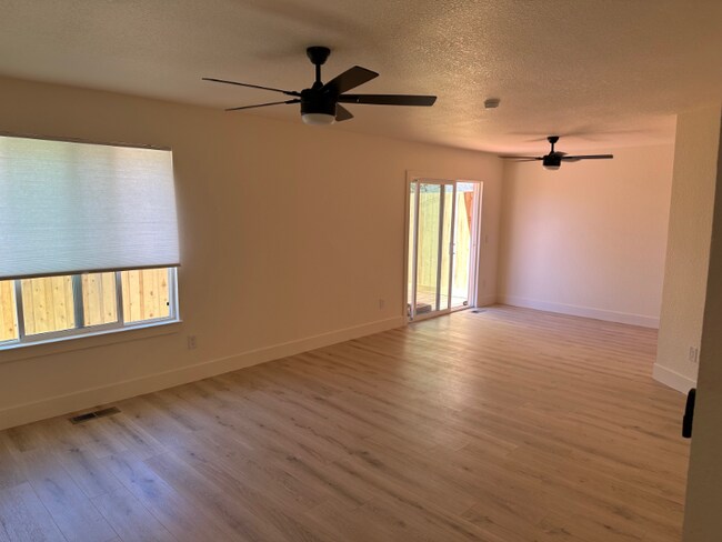 Photo - 805 Wagon Dr