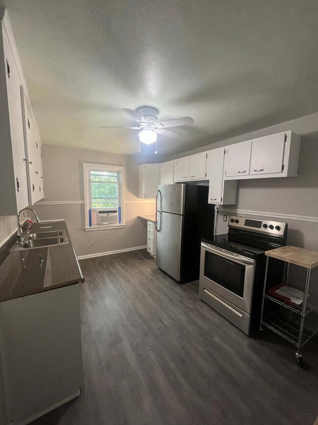 Building Photo - 1550 W 45th St Rental
