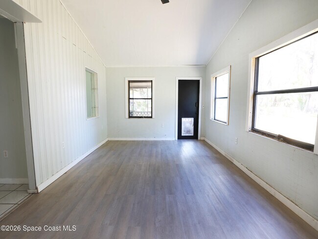 Photo - 317 Pineda St